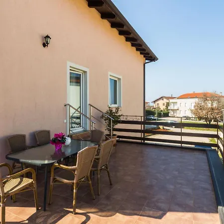 Ruzica-1 Apartment *